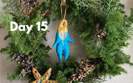 Advent day 15「聖人さんのミニ・リース」緑の枝がある日々